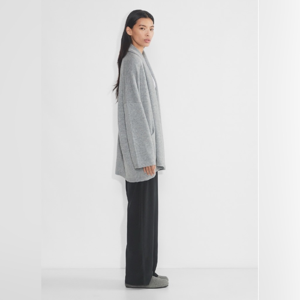 NWT Aritzia The Group Nook Merino Wool Cardigan Size 2 (See Size Chart) - Picture 3 of 12
